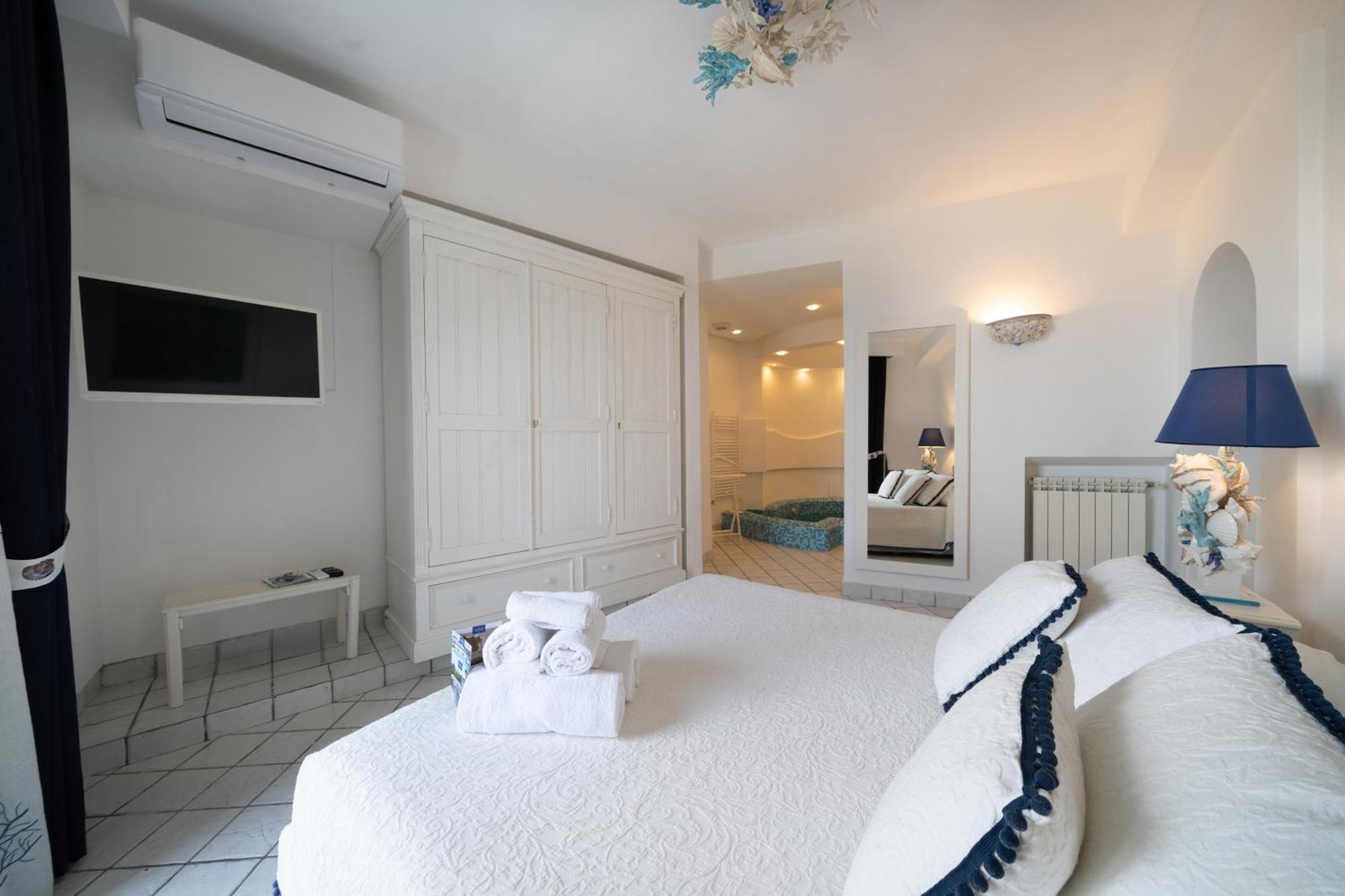 Relais Bijoux Ischia Bed & Breakfast Екстериор снимка